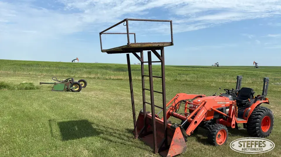 Shop-built bucket scafold Farm Support Item