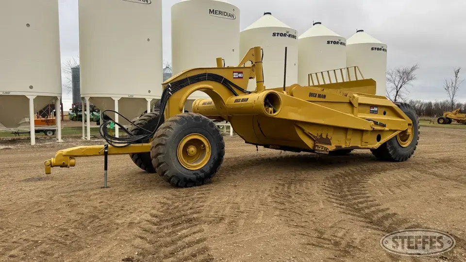 CAT 463 Pull Scraper