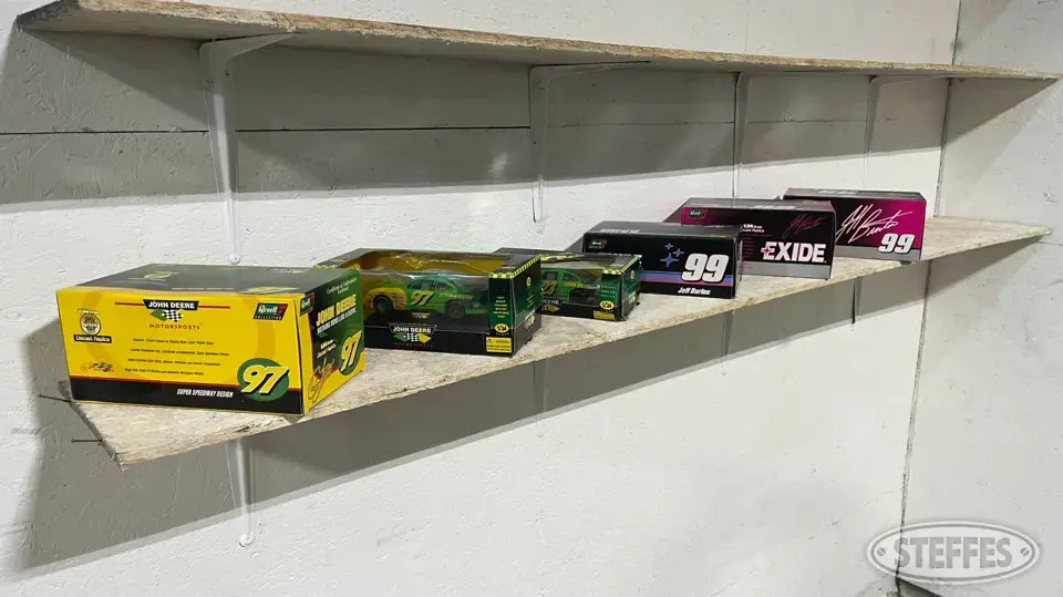 (6) Diecast collectible race cars Toy