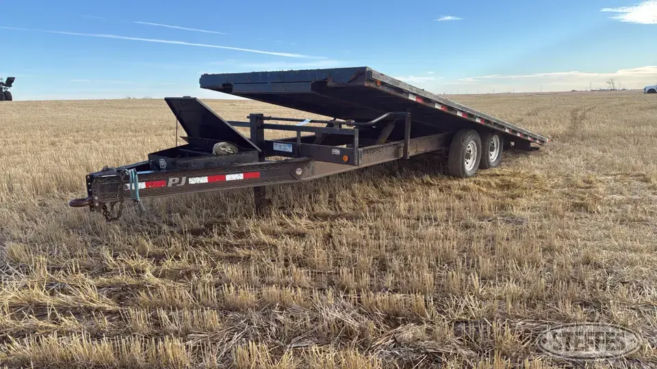2013 PJ Trailers T8222 Flatbed Trailer