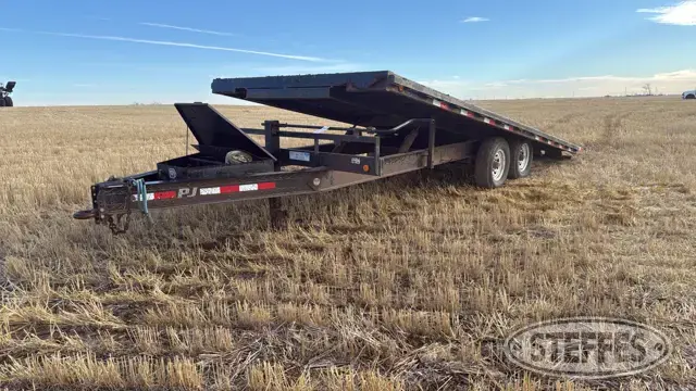 2013 PJ Trailers T8222