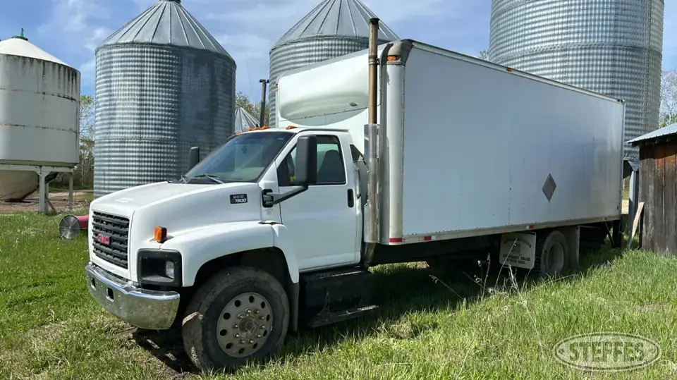 2005 GMC C7500 Single Axle Boxed Truck