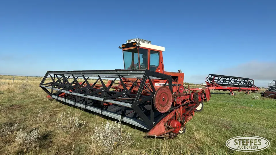 International 4000 Self-Propelled Swather
