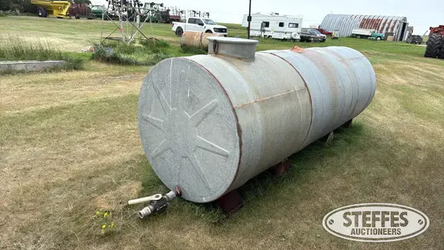 Westeel-Rosco 1,200 gal. horizontal galvanized tank