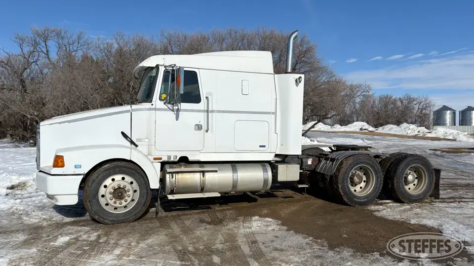 1990 White/GMC Aero Conventional Truck with Sleeper