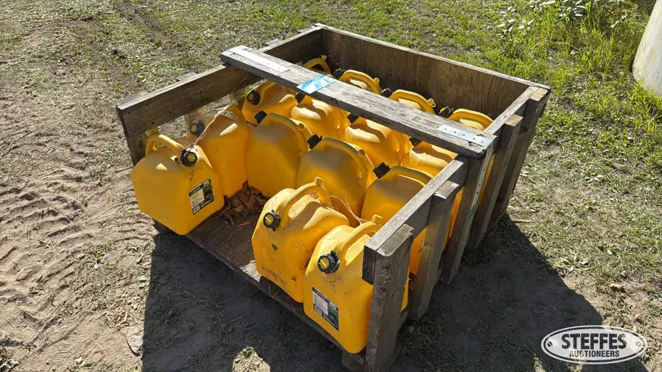 (15) 20L diesel fuel cans General Tools and Shop Supply