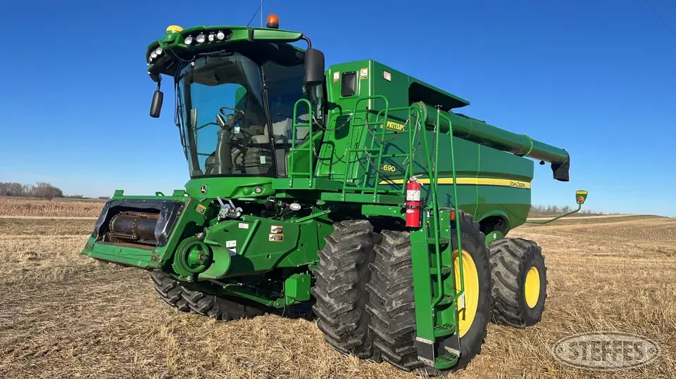 2013 John Deere S690 Combine