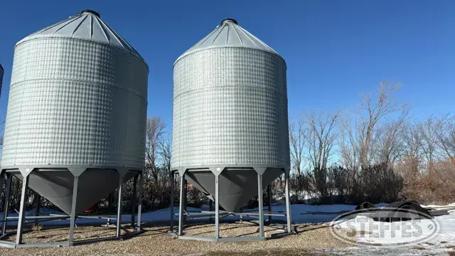 Behlen hopper bin