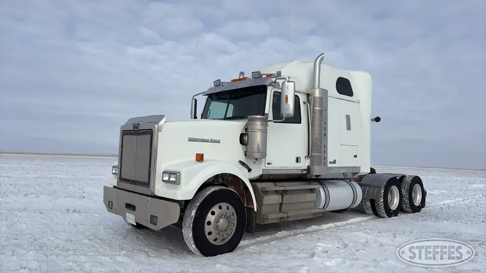 2012 Western Star 4900 Conventional Truck with Sleeper