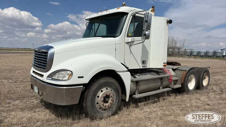 2003 Freightliner Columbia 120 Conventional Truck without Sleeper