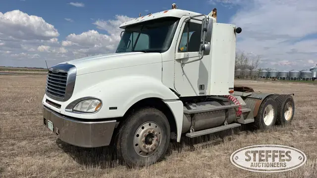 2003 Freightliner Columbia 120