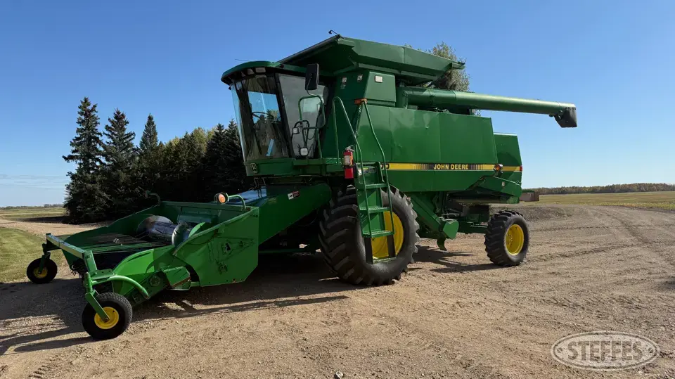 1995 John Deere 9600 Combine