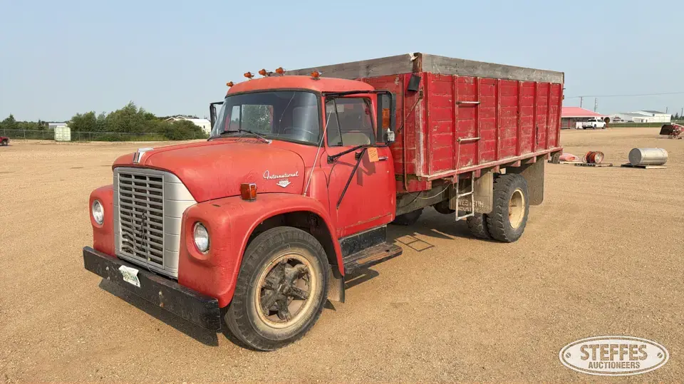 1970 International Loadstar 1600 Grain Truck