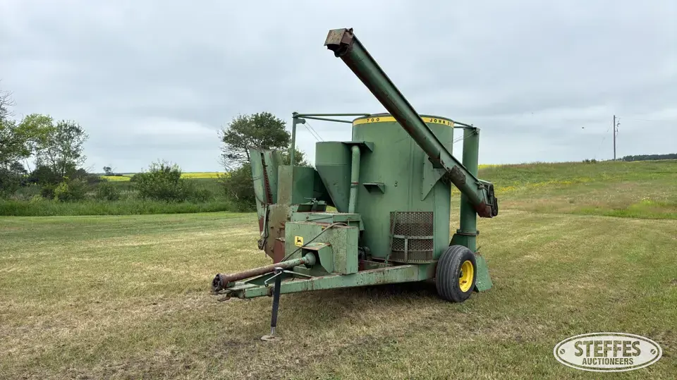 John Deere 700 Forage Processing
