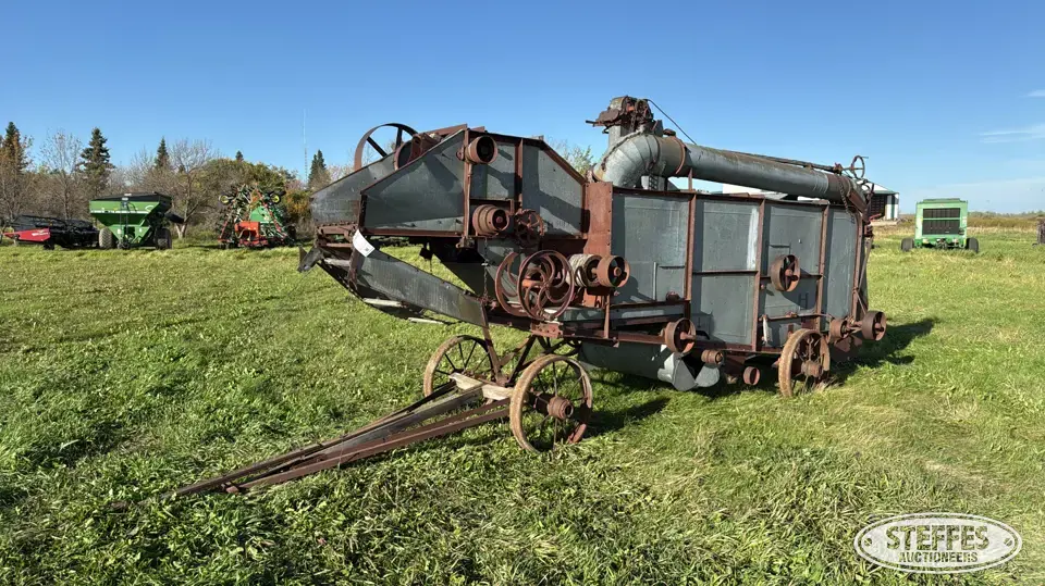 Antique threshing machine Collectible Machinery-Other