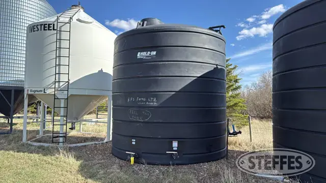 Hold-On 10,000 gal. poly tank