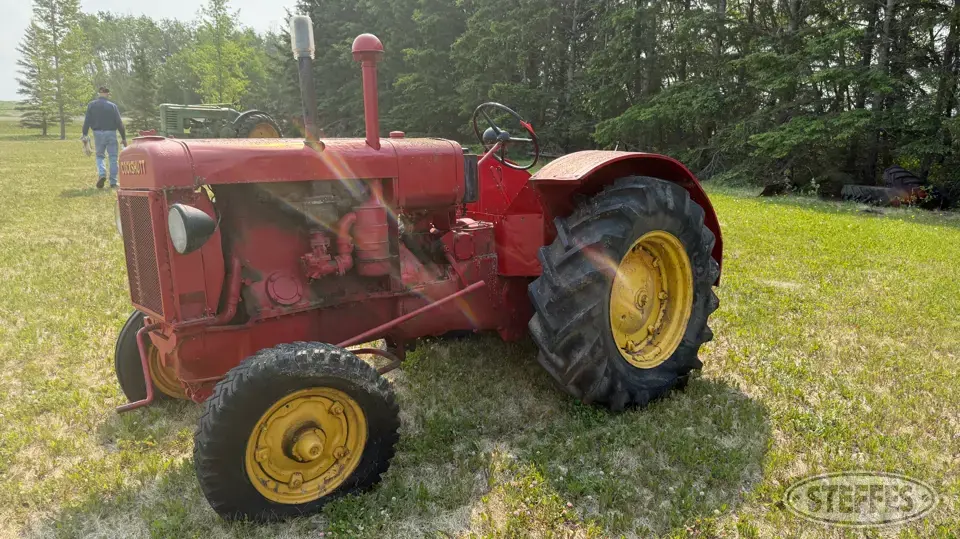 1946 Cockshutt 80 Collectible Tractor