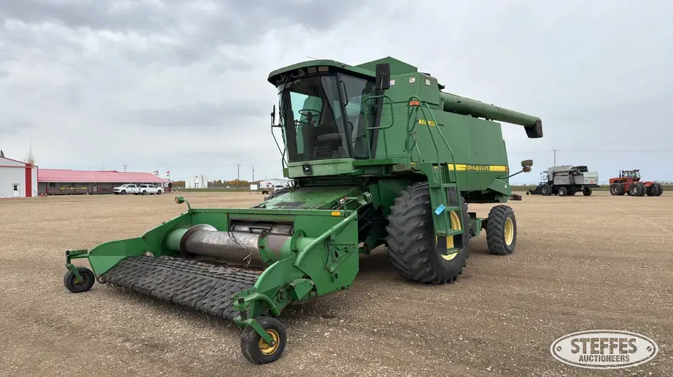 John Deere 9610 Maximizer Combine