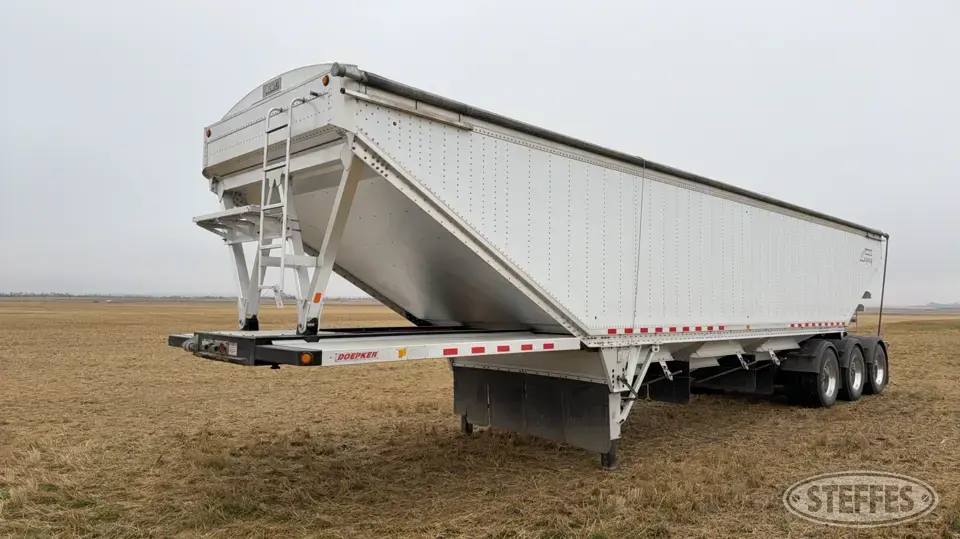 2018 Doepker Hopper Bottom Trailer