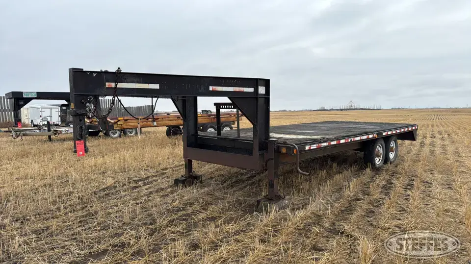 1999 Trailtech tandem axle gooseneck equipment trailer Flatbed Trailer