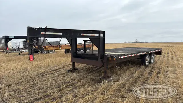 1999 Trailtech tandem axle gooseneck equipment trailer