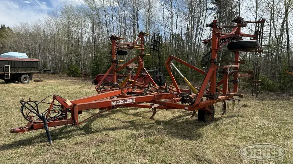 Morris CP-731 Magnum II Chisel Plow
