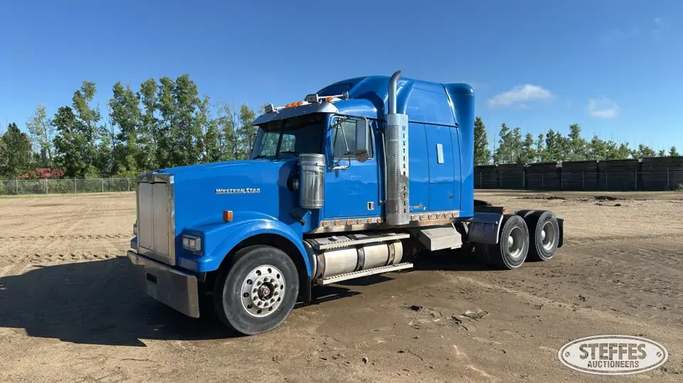 2010 Western Star 4900 Conventional Truck with Sleeper