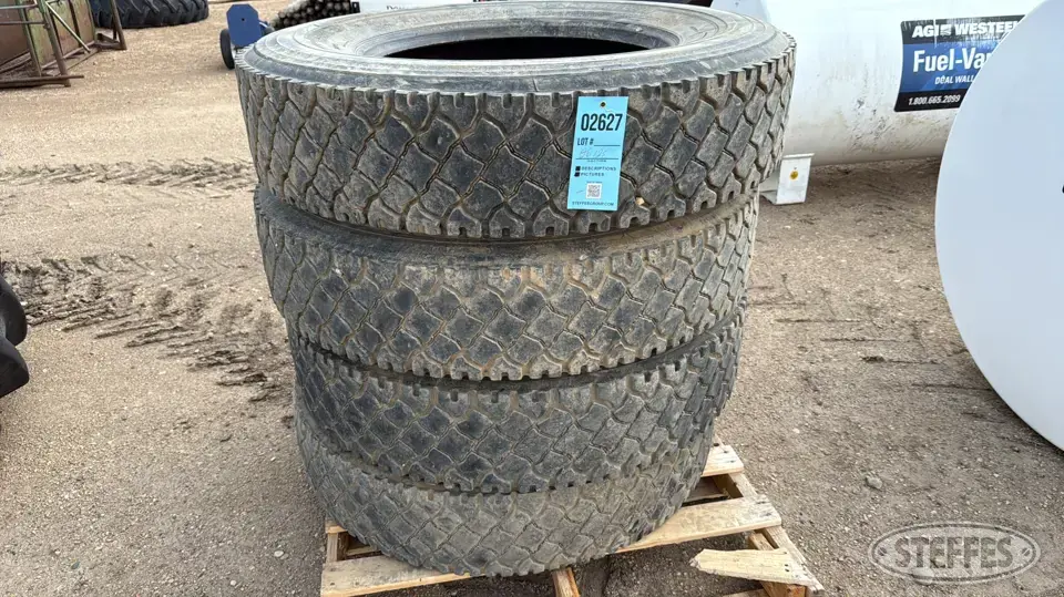 (4) Michelin 11R24.5 tires Truck Tire