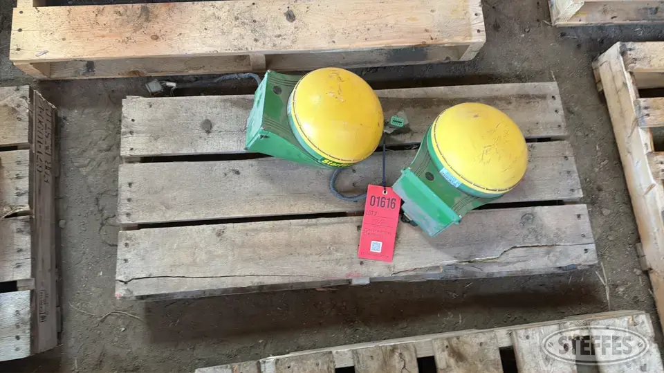 (2) John Deere StarFire iTC GP
