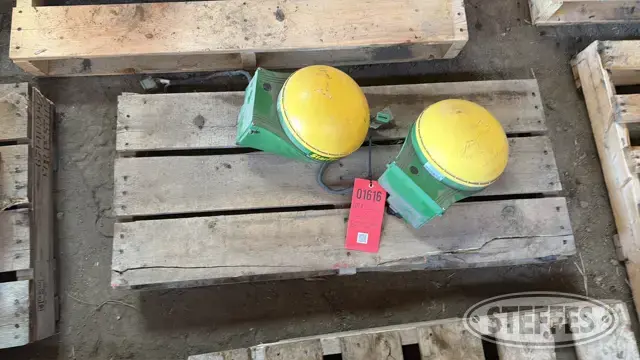 (2) John Deere StarFire iTC