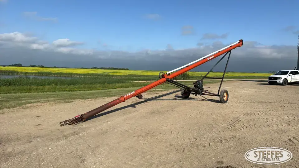Brandt 740 Straight Auger