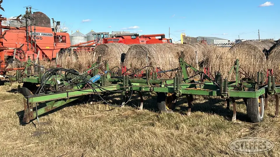 John Deere 100 Field Cultivator