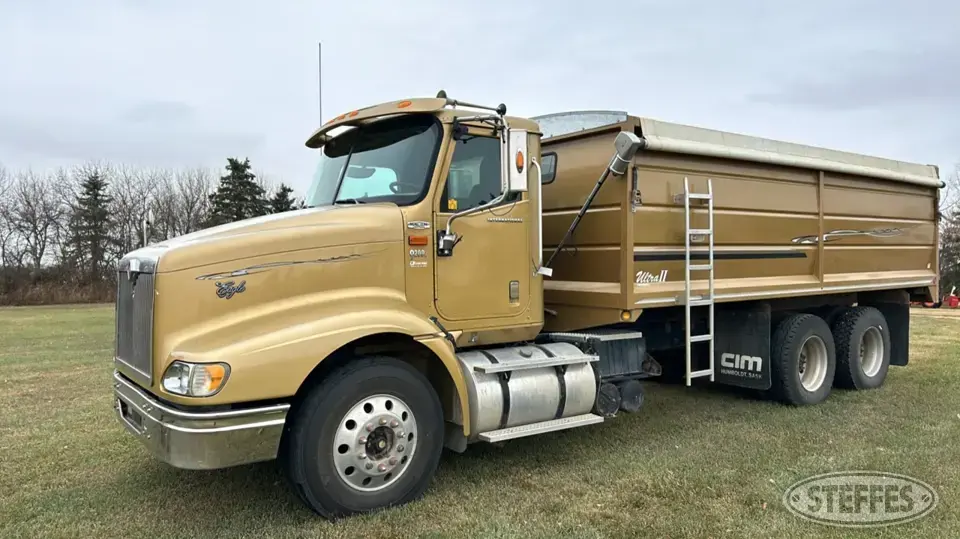 2009 International 9200i Tandem Boxed Truck