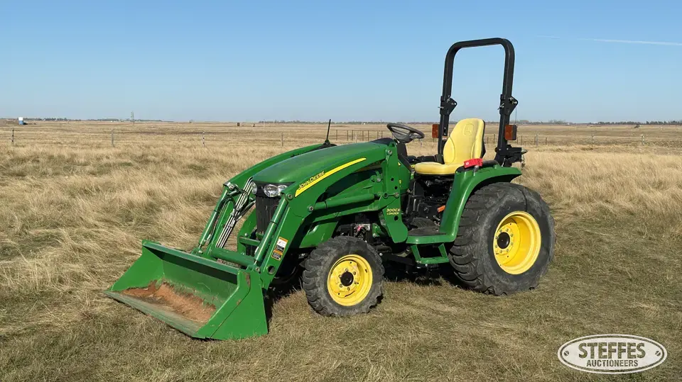 2017 John Deere 3320 MFWD Tractor