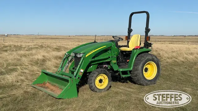 2017 John Deere 3320