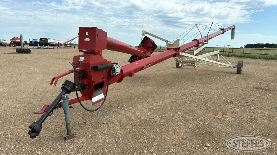2015 Farm King 1060TM Swing Hopper Auger