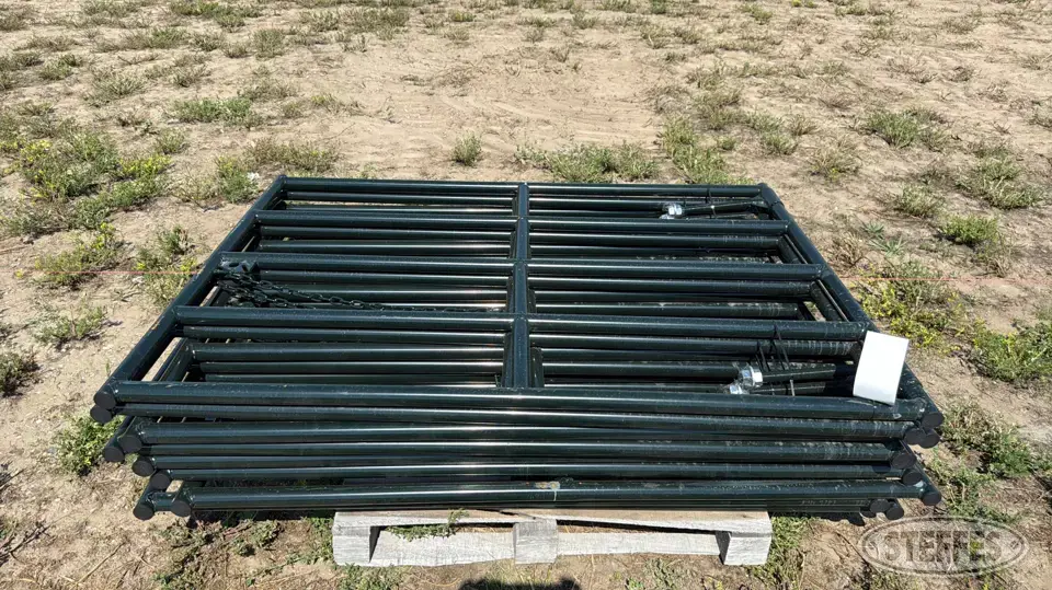 (9) BYT Ranch gates Livestock Handling