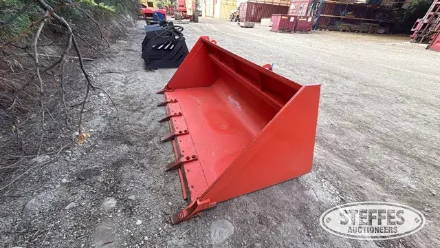 Skid steer bucket