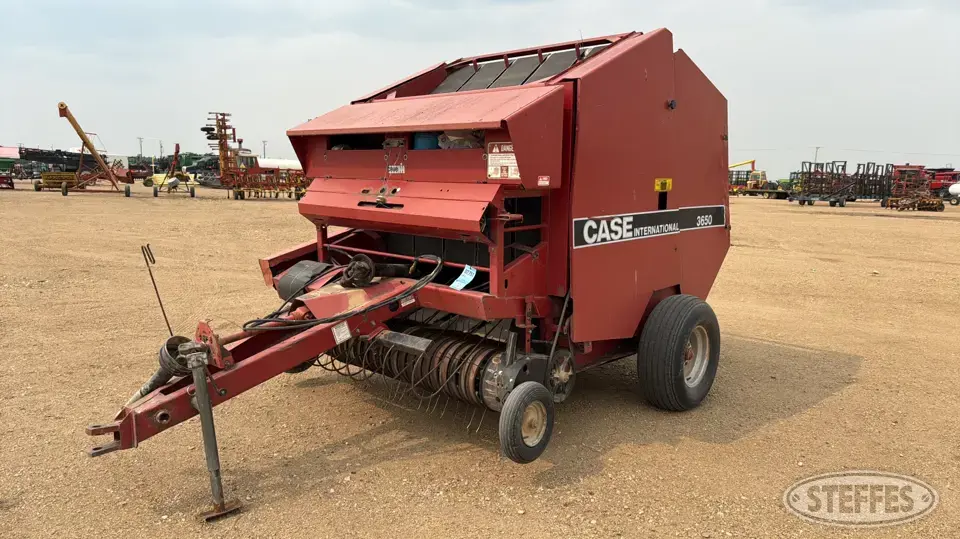 1986 Case IH 3650 Round Baler