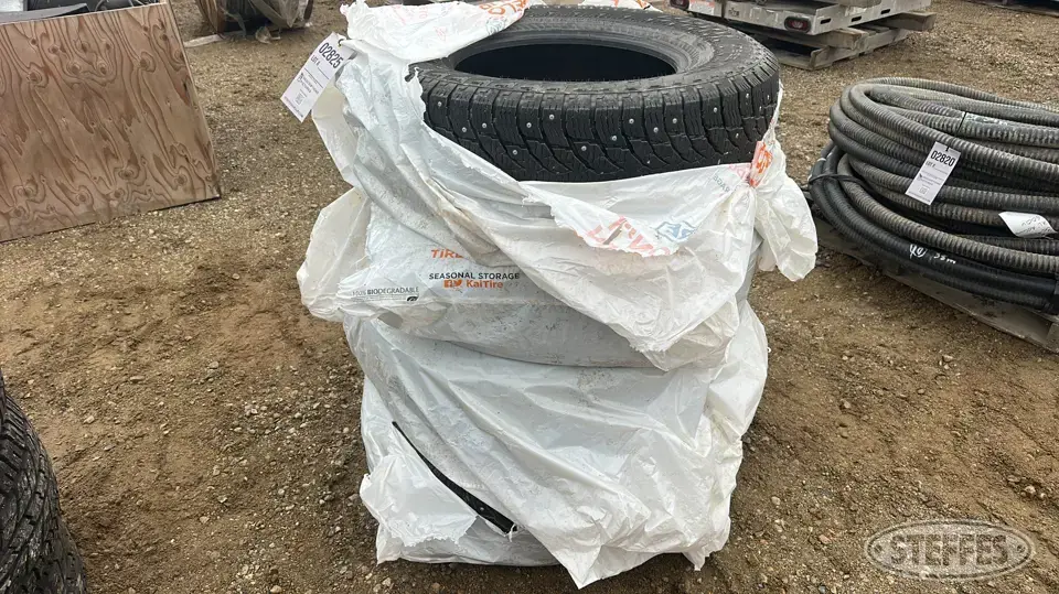 (4) Nokian Hakkapeliitta LT3 265/70R17 Passenger-Light Truck Tire
