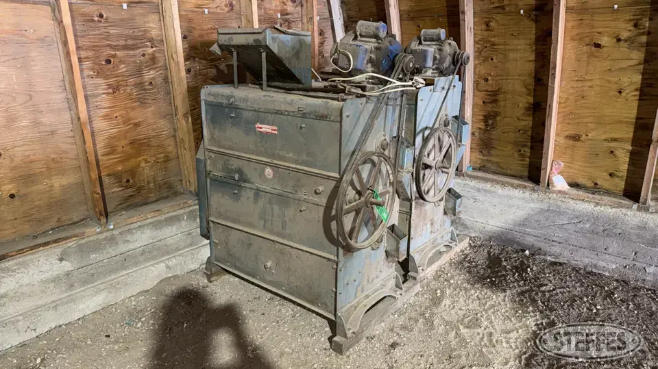 (2) Hart Emerson Simon Ltd. Carter Grain Cleaner