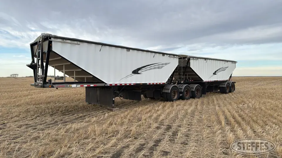 2010 Doepker Super B Hopper Bottom Trailer