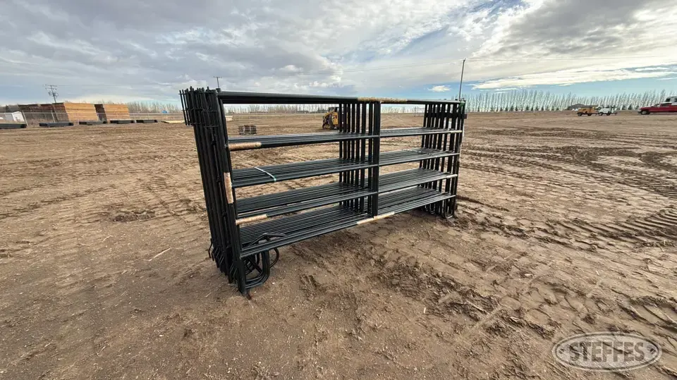 (15) BYT livestock panels Livestock Handling