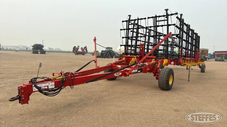 2013 Bourgault 7200 Harrow