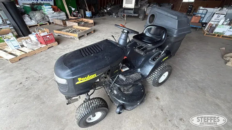 2012 Poulan P0175A42LT Lawn Tractor