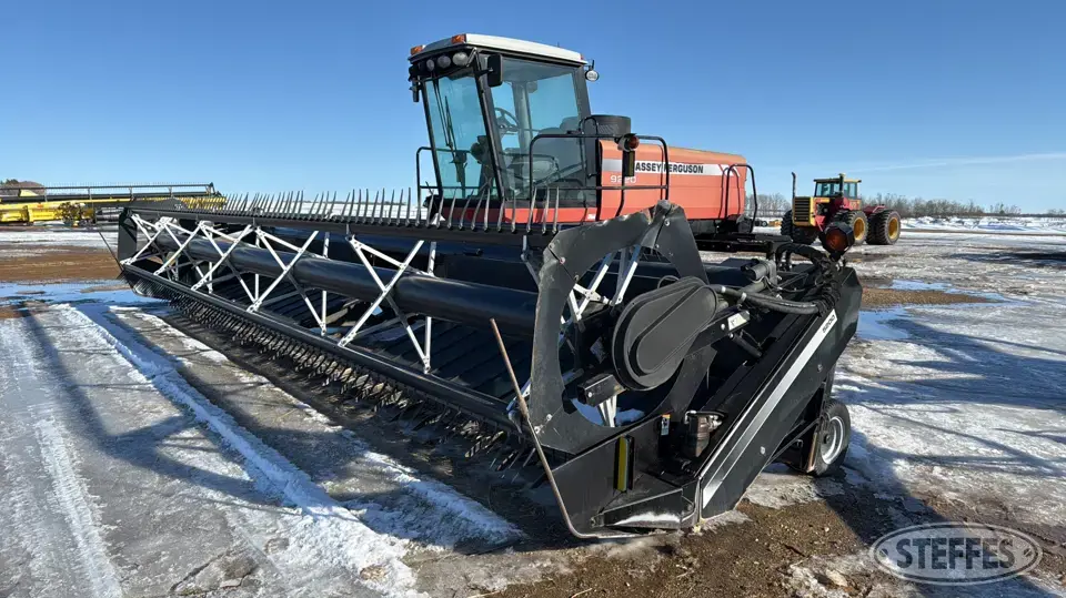 2008 Massey Ferguson 9220 Self-Propelled Swather