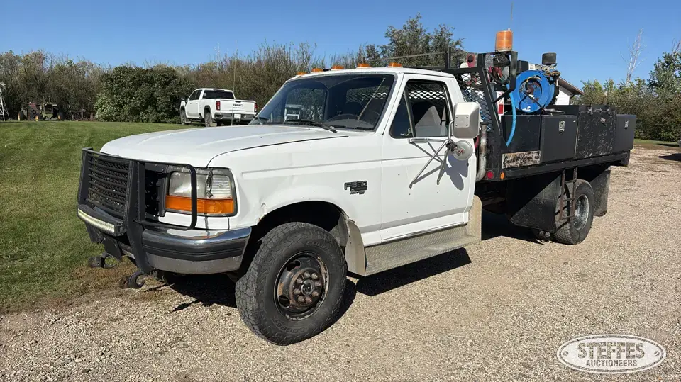 1997 Ford F-350 Super Duty XL Flatbed Truck