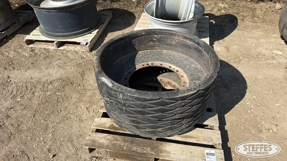 (2) CAT 1R1094 track idlers Tractor-Implement Tire