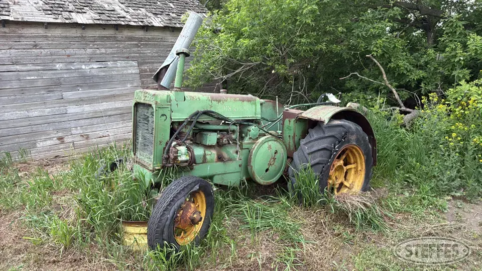 1942 John Deere AR 2WD Tractor
