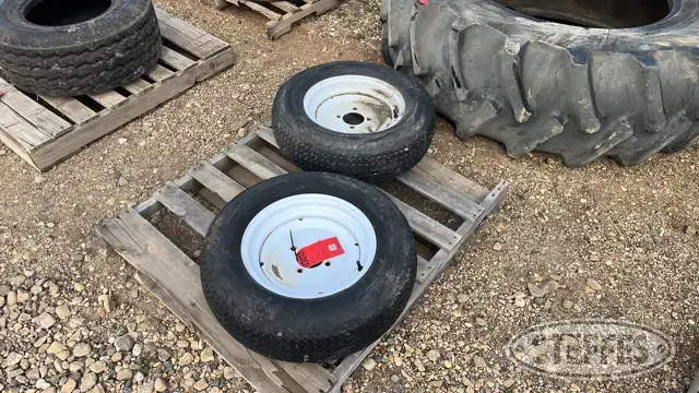 (2) Carlisle ST225/75D15 tires